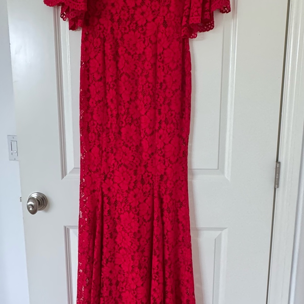 Carolin Herrera Lace soirée gown